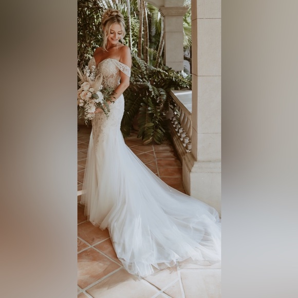 Beloved unconditionally yours Bridal by CASABLANCA - Picture 8 of 11